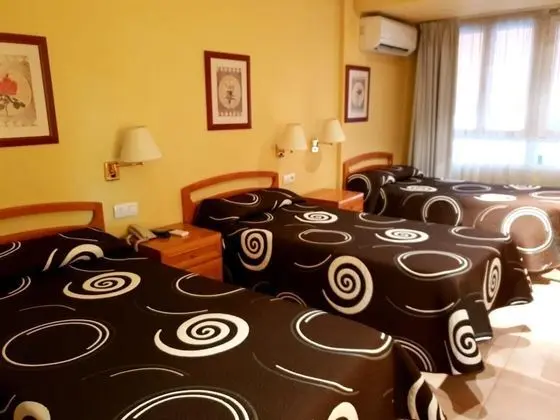 Üç Kişilik Oda