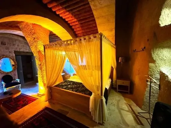 Balayı Mağara Suiti,    , Jakuzili
