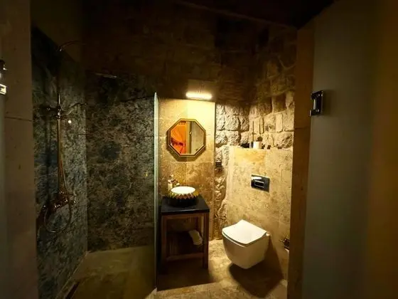 Balayı Mağara Suiti,    , Jakuzili
