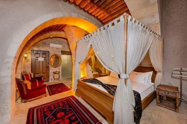 Balayı Mağara Suiti,    , Jakuzili
