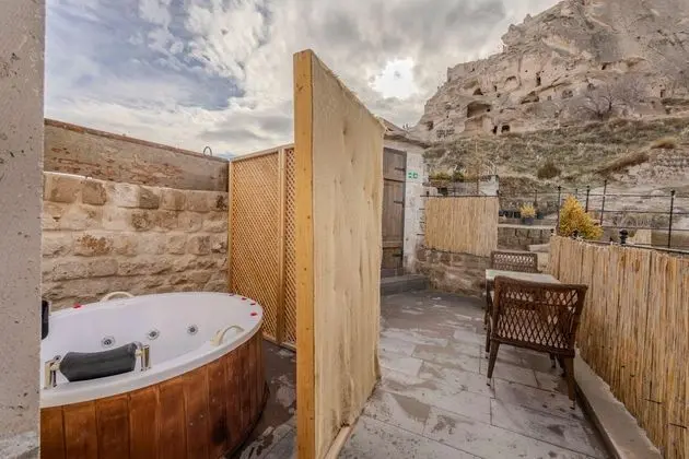 King Suite, Vadi Manzaralı, Şömineli ve Jakuzili