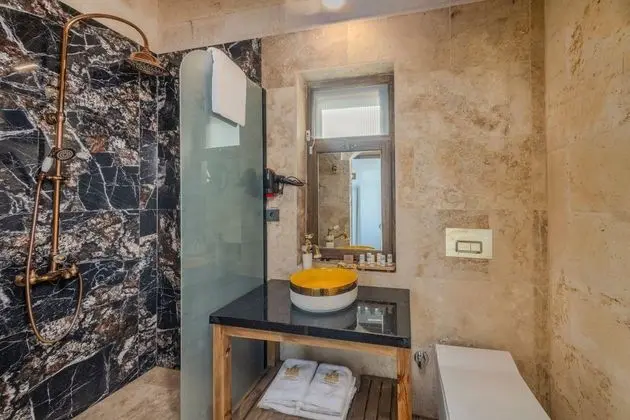 King Suite, Vadi Manzaralı, Şömineli ve Jakuzili