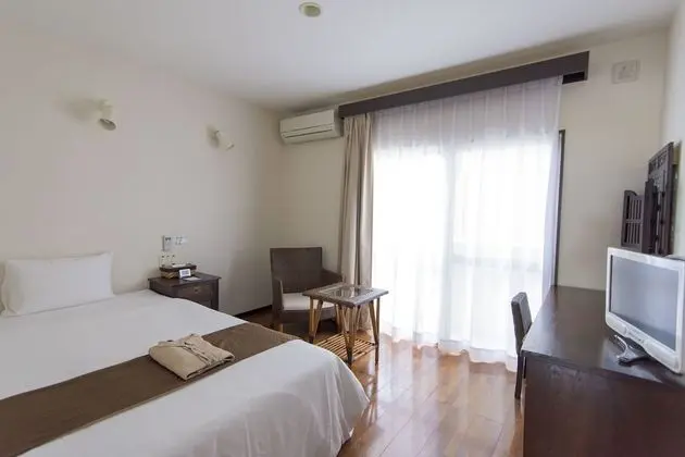 Bir adet Küçük Çift Kişilik Yataklı, Sigara İçilen