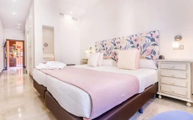 Tek Büyük Yataklı Oda (with extra bed)