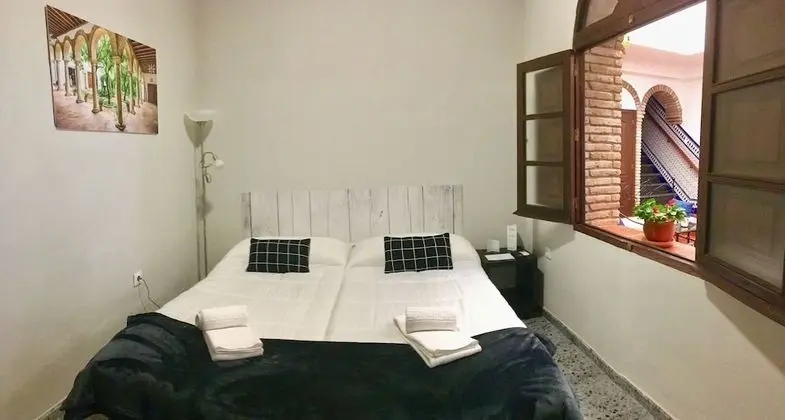 Tek Büyük Yataklı Oda, Ortak Banyo