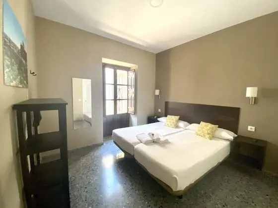 Tek Büyük Yataklı Oda, Ortak Banyo