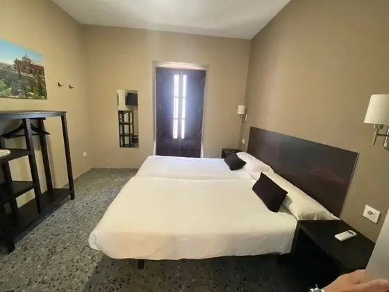 Tek Büyük Yataklı Oda, Ortak Banyo