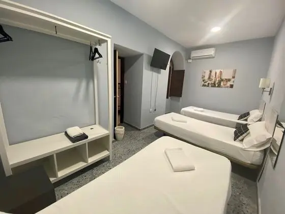 Üç Kişilik Oda, Ortak Banyo