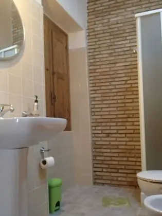 Tek Büyük veya İki Ayrı Yataklı Oda, Balkon, Havuz Manzaralı