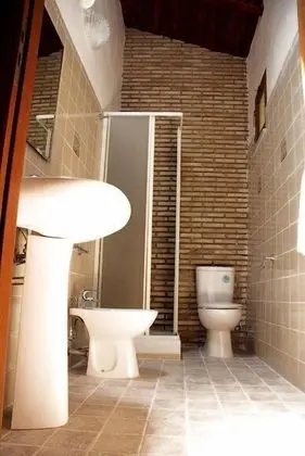 Tek Büyük veya İki Ayrı Yataklı Oda, Balkon, Havuz Manzaralı