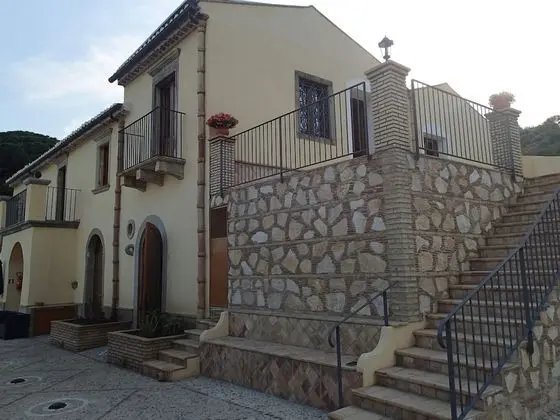 Tek Büyük veya İki Ayrı Yataklı Oda, Balkon, Havuz Manzaralı