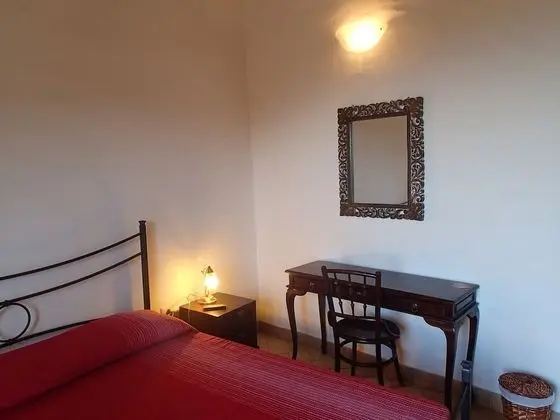 Tek Büyük Yataklı Oda, Balkon, Havuz Manzaralı