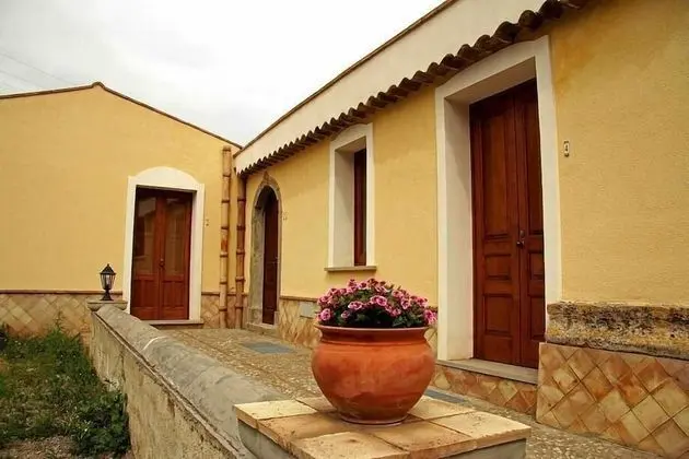 Tek Büyük Yataklı Oda, Balkon, Havuz Manzaralı