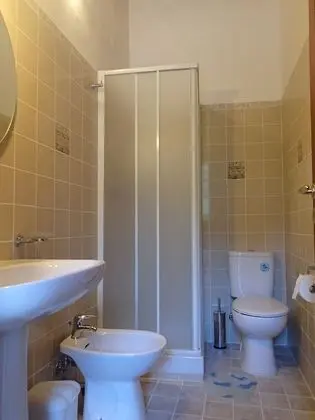 Tek Büyük Yataklı Oda, Balkon, Havuz Manzaralı