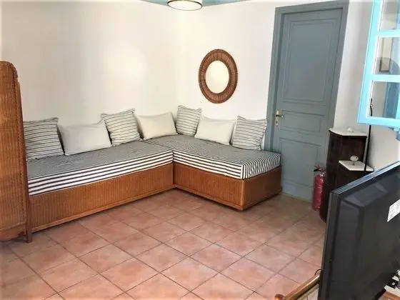 Traditional Apart Daire, Deniz Manzaralı
