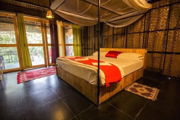 Deluxe Tek Büyük Yataklı Oda (with AC)