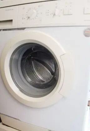 Bed in 2-Bed Dormitory Room with Fan