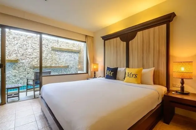 Junior Suite Pool Access
