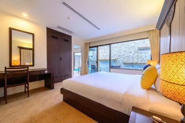 Junior Suite Pool Access