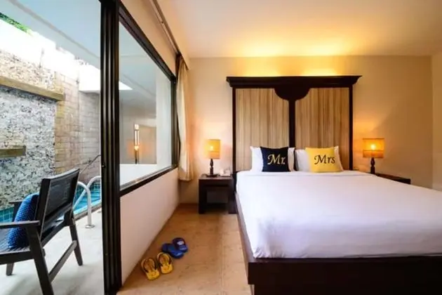 Junior Suite Pool Access