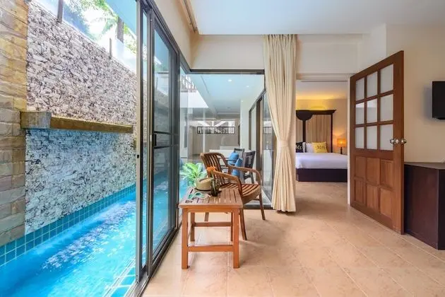 Junior Suite Pool Access