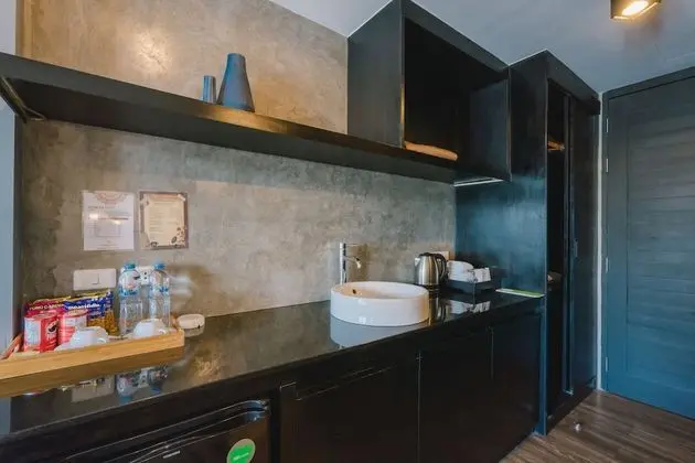 Deluxe Triple Studio with Sea View and Spa Bath