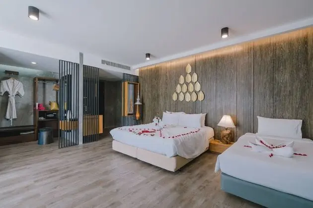 Deluxe Triple Studio with Sea View and Spa Bath