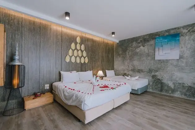 Deluxe Triple Studio with Sea View and Spa Bath