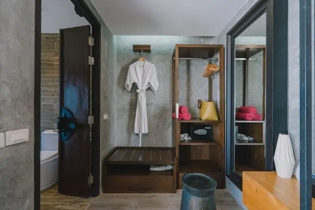 Deluxe Triple Studio with Sea View and Spa Bath