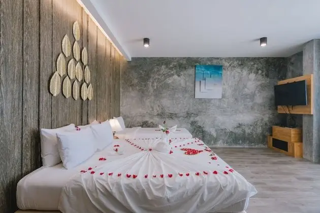 Deluxe Triple Studio with Sea View and Spa Bath