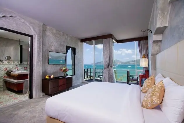 Deluxe Triple Studio with Sea View and Spa Bath