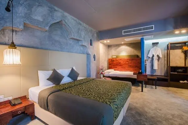 Deluxe Triple Studio with Sea View and Spa Bath