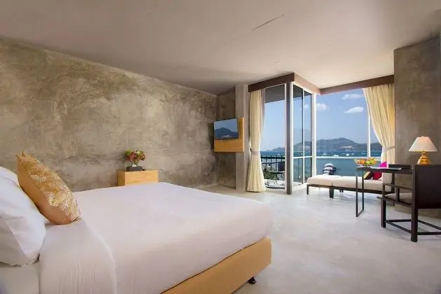 Deluxe Triple Studio with Sea View and Spa Bath