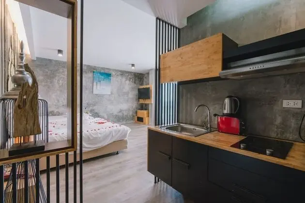Deluxe Triple Studio with Sea View and Spa Bath