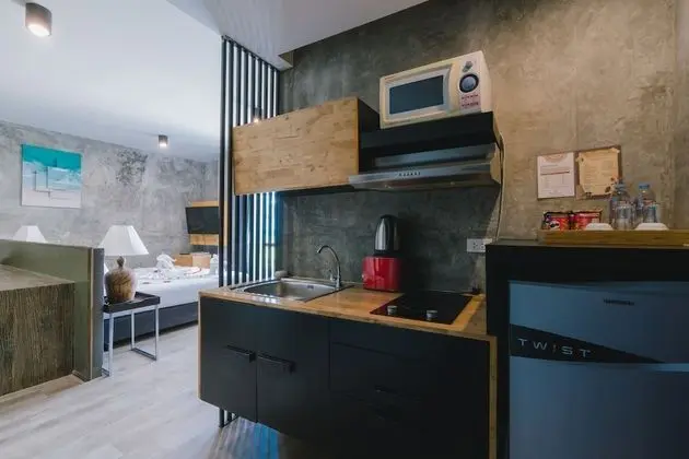 Deluxe Triple Studio with Sea View and Spa Bath