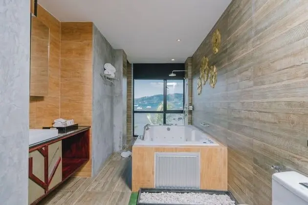 Deluxe Triple Studio with Sea View and Spa Bath