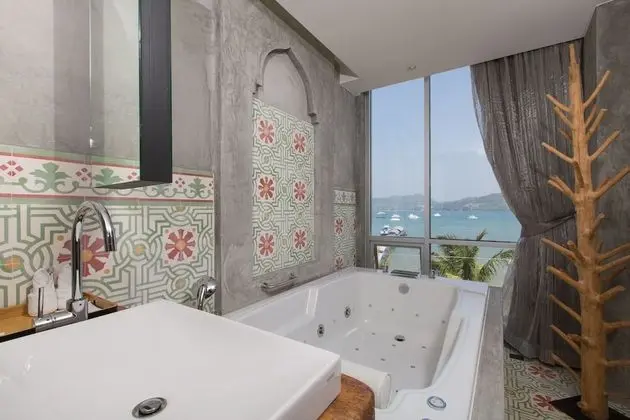 Deluxe Triple Studio with Sea View and Spa Bath