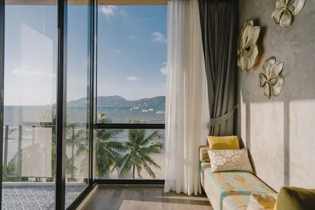 Deluxe Triple Studio with Sea View and Spa Bath