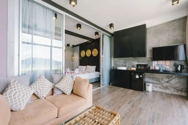 One-Bedroom Apartment with Sea View - Roof Top