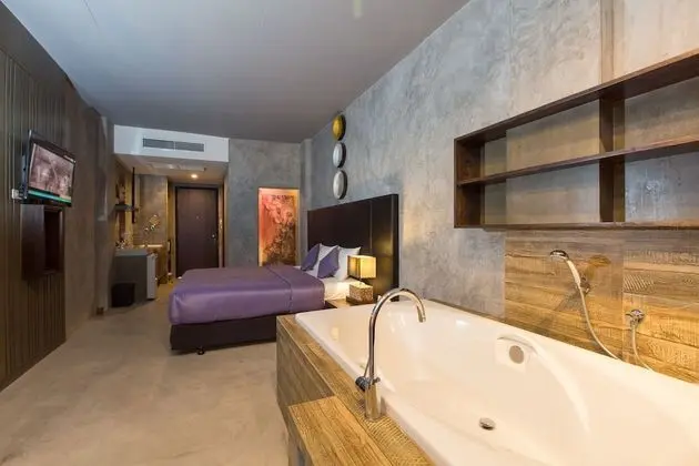 Superior king Room with partial sea view