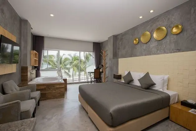 Superior king Room with partial sea view
