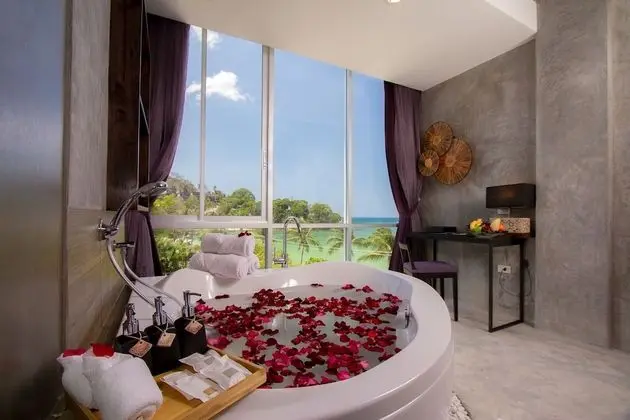 Superior king Room with partial sea view