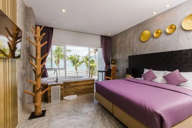 Superior king Room with partial sea view