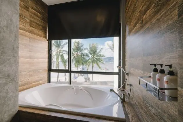 Superior king Room with partial sea view