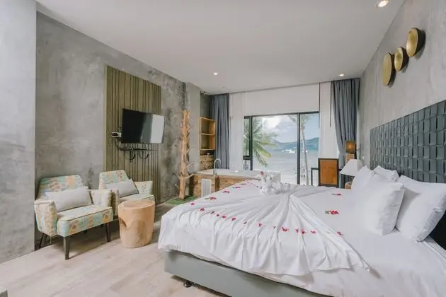 Superior king Room with partial sea view