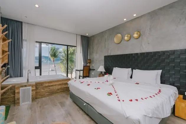 Superior king Room with partial sea view