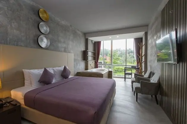 Superior king Room with partial sea view