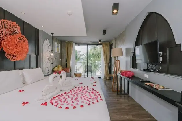 Superior King or Twin Room with Sea View