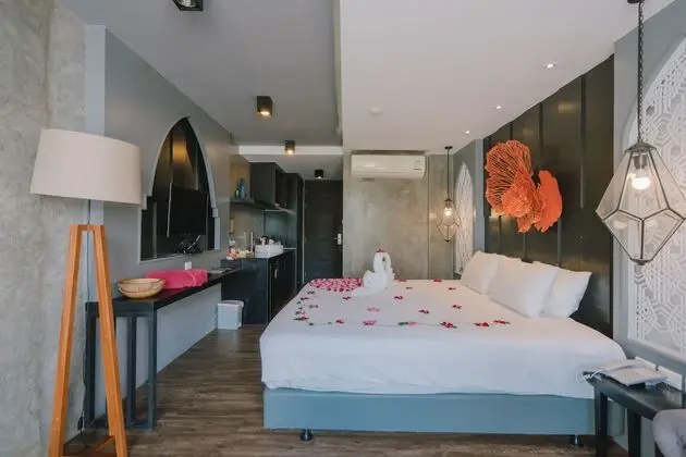 Superior King or Twin Room with Sea View