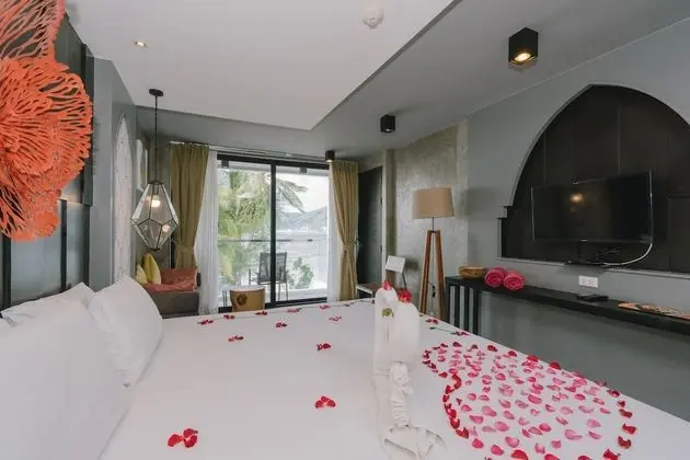 Superior King or Twin Room with Sea View